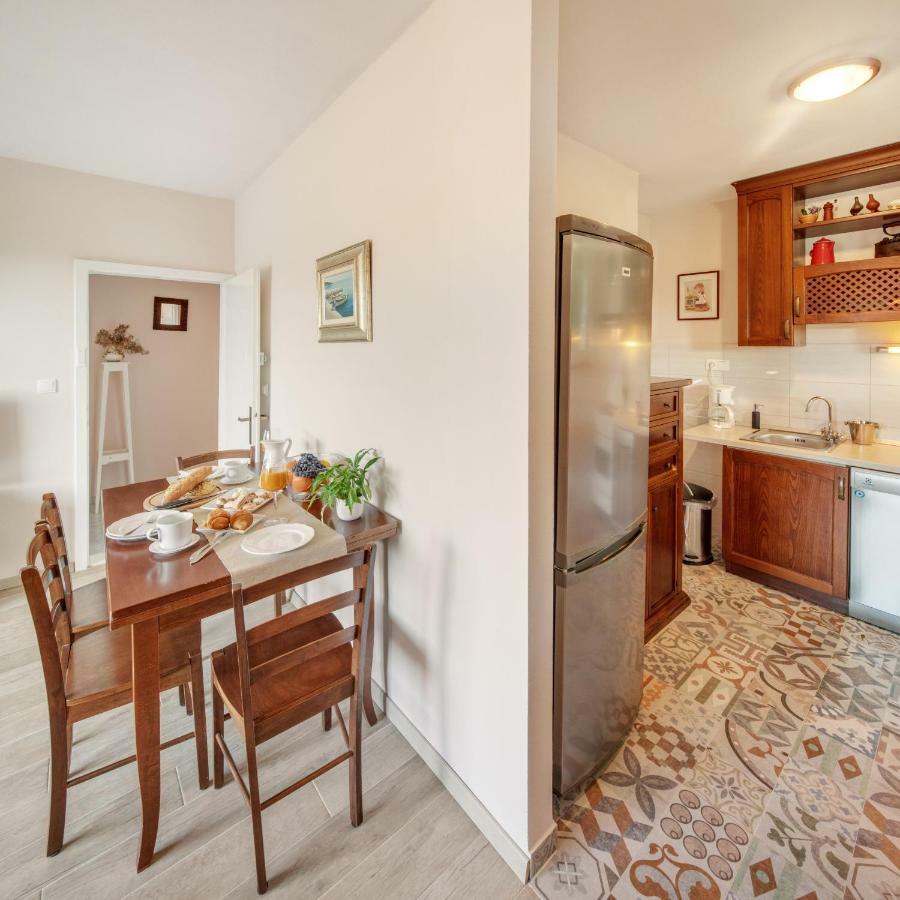 Figa Apartman Benko Milatic Jelsa  Exterior photo